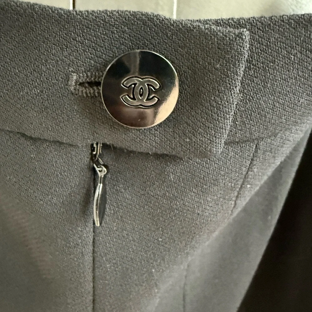 CHANEL Black Wool Skirt •44